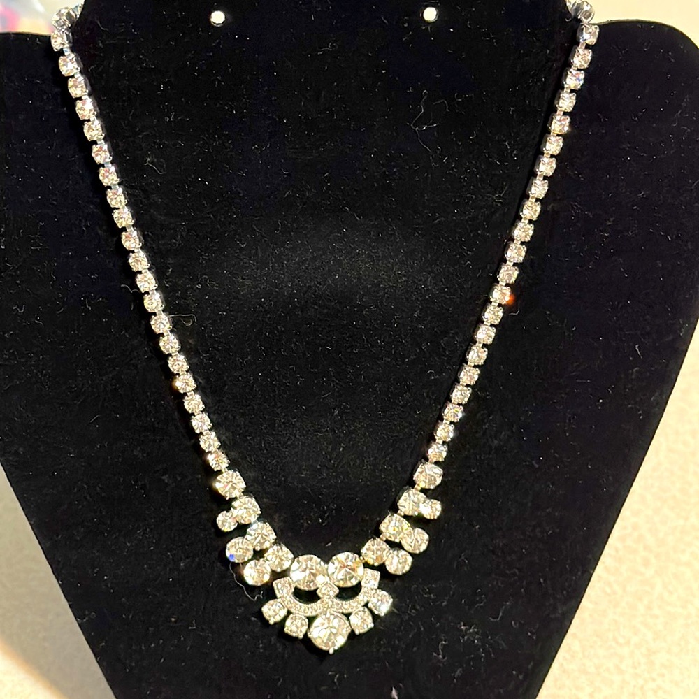 Beautiful Eisenberg Ice rhinestone necklace view all photos (604)